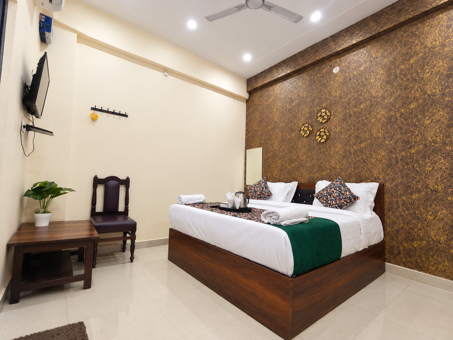 Roomshala Hotel Haven - Near Ayodhya Dham Railway Station